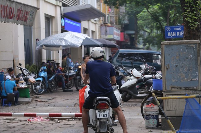 Hỗn loạn giao thông tại dự án ga ngầm Hà Nội sắp thi công trên đường Trần Hưng Đạo - Ảnh 9.