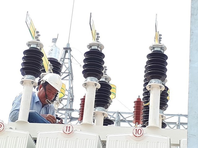 
Nắng n&oacute;ng khiến ti&ecirc;u thụ điện li&ecirc;n tục lập kỷ lục mới. Ảnh: Lương Bằng
