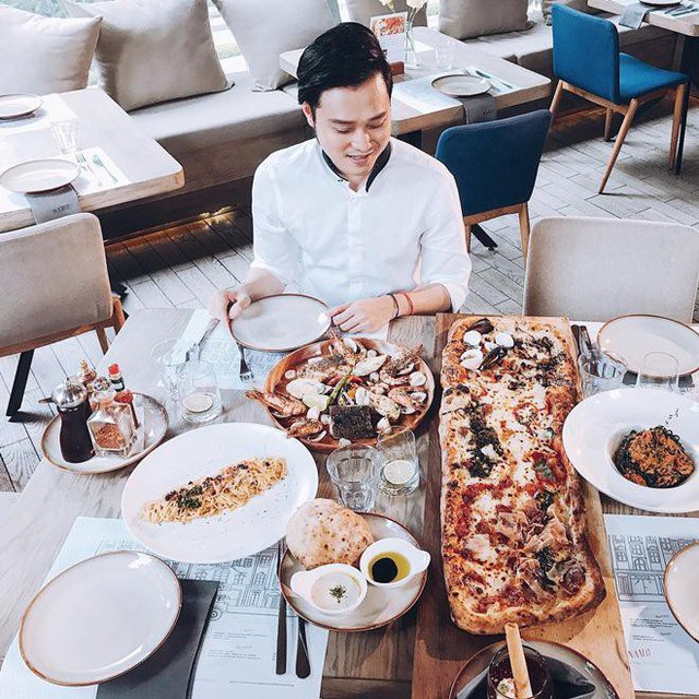 Instagram của Quang Vinh luôn ngập tràn đồ ăn và giúp nhiều fan mở mang hơn về thế giới ẩm thực với nhiều điều mới lạ, độc đáo.