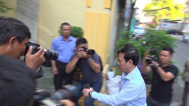 Xử vụ Nguyễn Hữu Linh nựng bé gái trong thang máy: Tòa quyết định trả hồ sơ - Ảnh 4.