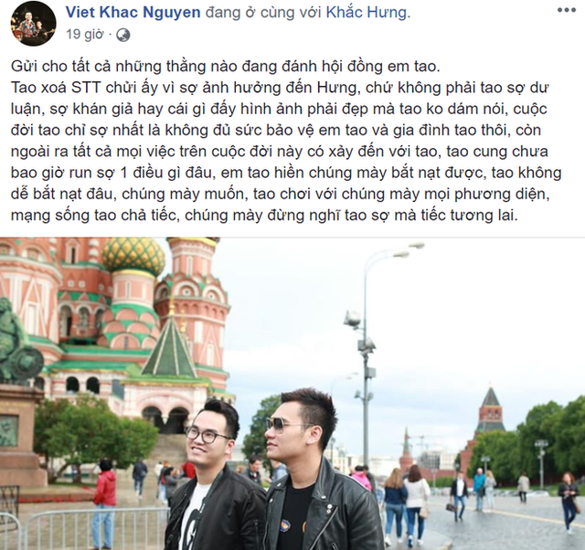 Ca sĩ, nhạc sĩ Khắc Việt cũng từng khiến công chúng choáng khi đe dọa bắn nát đầu những người chê bài hát của em trai là thô tục