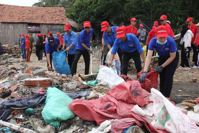 
Chương trình Hãy làm sạch biển tại Phú Yên năm 2018
