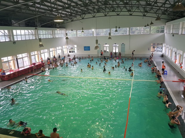Bể bơi Trường Thể Dục Thể Thao Thanh Thiếu Nhi quận Hoàng Mai - nơi xảy ra sự việc. Ảnh: ĐL