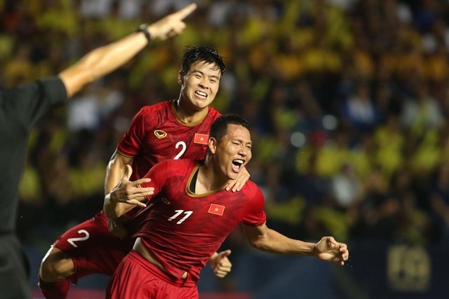 Cầu thủ Anh Đức ghi bàn thắng vào phút thi đấu bù giờ giúp tuyển Việt Nam thắng Thái Lan. Ảnh: D.Đ