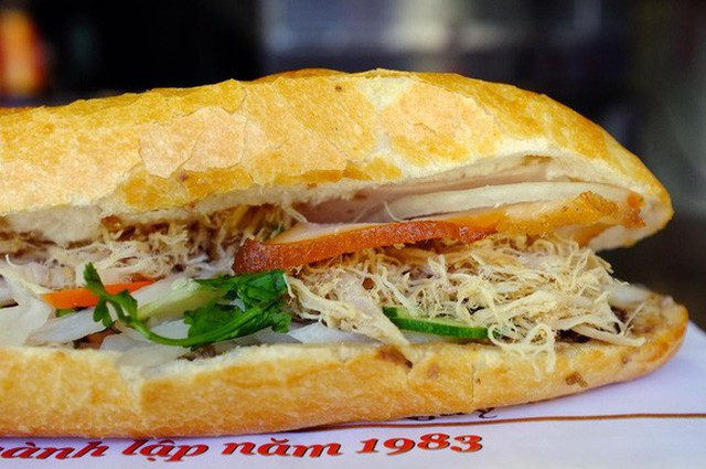 
Một ổ bánh mì Hồng Hoa. Ảnh: CHÁNH NIỆM
