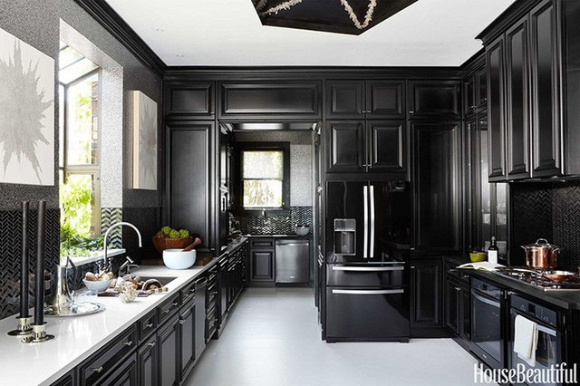 
Tuy nhiên, gam màu đen lại khá thích hợp để sử dụng trong thiết kế nhà bếp.
