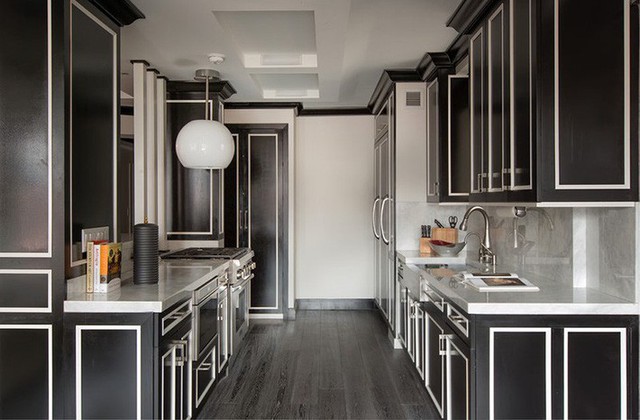 
Khi thiết kế một căn bếp với gam màu đen chủ đạo, điều mọi người quan tâm đến nhiều nhất chính là độ sáng bên trong căn phòng.
