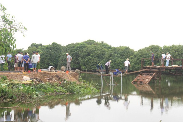 
Hiện trạng cây cầu thời điểm bị sập...
