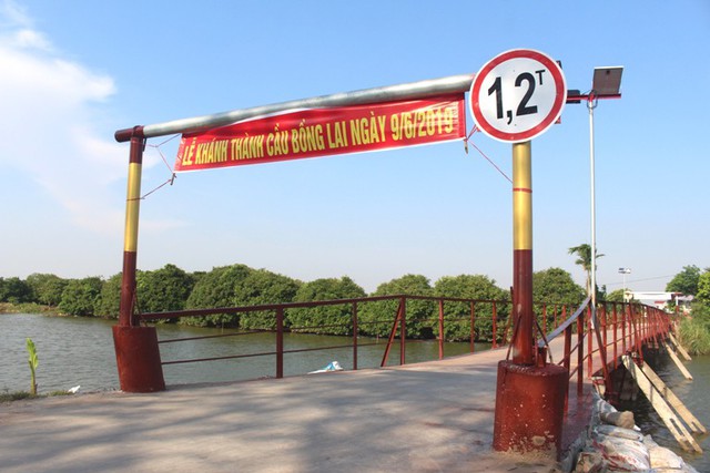 
Từ barie, biển báo..
