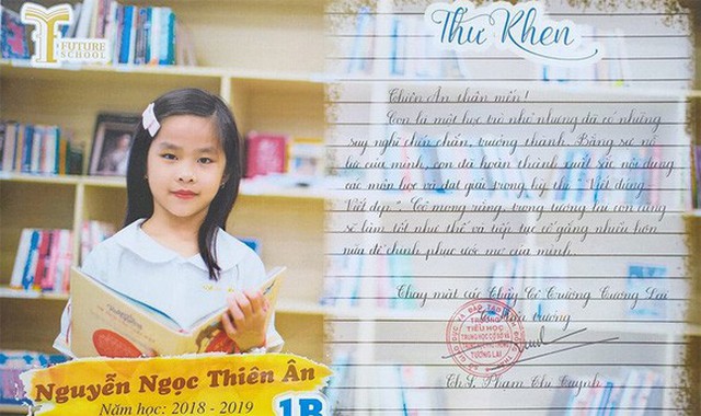 Một lá thư khen với những tình cảm ấm áp của thầy cô gửi đến học sinh - Ảnh: TÚ NGUYỄN
