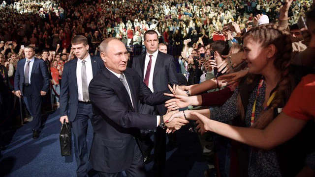 Tổng thống Nga Putin trong một lần tham dự sự kiện với giới trẻ.