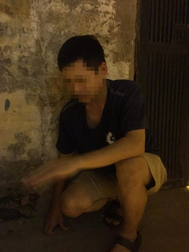 
Người đàn ông bị tố cáo có hành vi dâm ô với phụ nữ đã bị giữ lại và bàn giao CAP Quỳnh Mai
