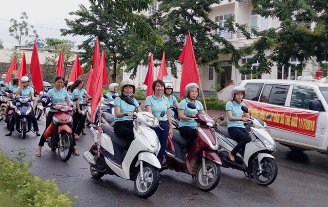 Cán bộ dân số thị xã Quảng Yên hướng ứng các hoạt động ngày Dân số thế giới