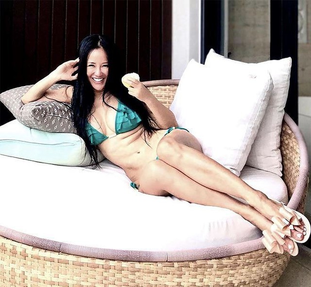 
Hồng Nhung không ngại diện bikini, khoe cơ thể săn chắc ở tuổi 50
