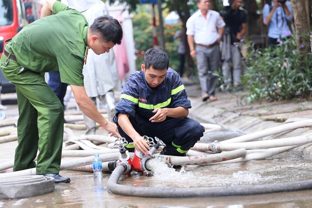 Hà Nội: Hiện trường vụ cháy lớn tại quán gà ở KĐT Thiên đường Bảo Sơn - Ảnh 4.