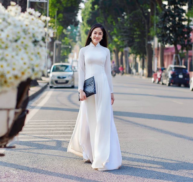 Ngoài ca hát, Tuyết Nga còn được biết đến với danh hiệu Hoa hậu Áo dài 2019