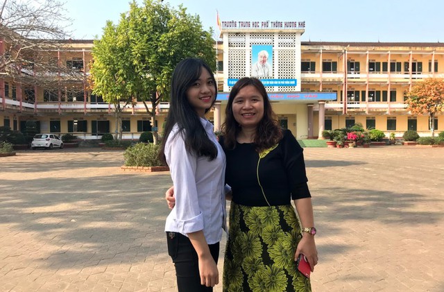 
Trang và cô giáo chủ nhiệm
