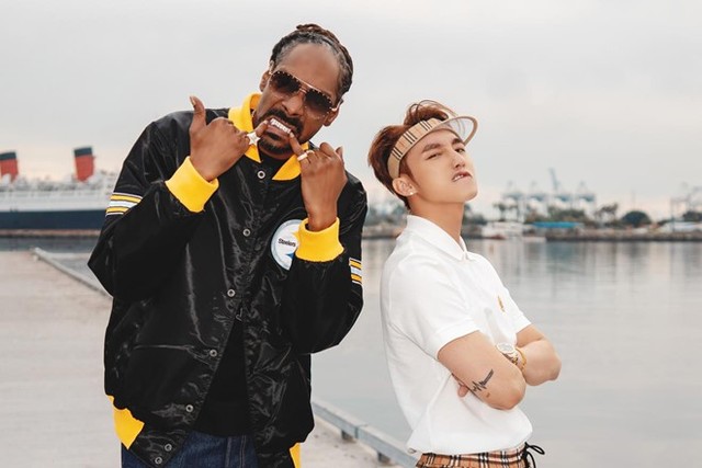 
Rapper Snoop Dogg góp giọng và xuất hiện trong MV mới của Sơn Tùng.

