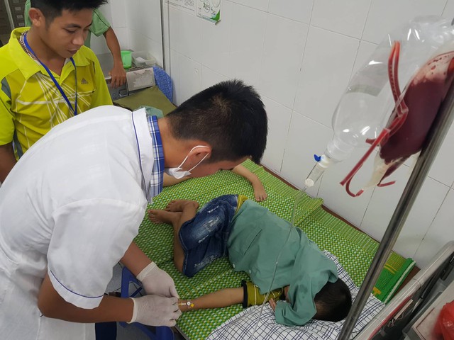 Bệnh viện tỉnh thiếu máu, bác sĩ cầu cứu tuyến trên để giải nguy cho bệnh nhân - Ảnh 2.