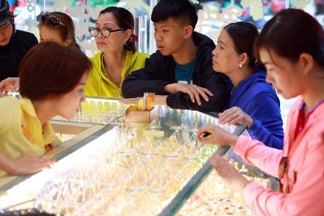 
Gi&aacute; v&agrave;ng dự b&aacute;o tăng trong tuần. Ảnh: Ngọc Dương
