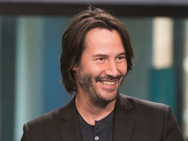 
Tài tử Ma trận Keanu Reeves tiết lộ rằng anh bị đuổi học năm 16 tuổi. Đó là một ngôi trường nhỏ và tôi đoán rằng mình không phù hợp với nó. Tôi bị xung khắc với một số giáo viên ở trường. Thày hiệu trưởng và tôi cũng không nhìn mặt nhau. Tôi là kiểu đứa trẻ luôn hỏi vì sao. Tôi luôn đưa ra quá nhiều câu hỏi về mọi thứ và không thể ngừng được dù biết điều đó khiến mình gặp rắc rối. Sau đó tôi đã nhận được một bức thư khủng khiếp viết rằng cậu không thể quay lại trường vào năm sau. Việc bị cho thôi học đã khiến tôi rất buồn, Keanu tâm sự với Mailonline năm 2008.

Sau đó, Keanu Reeves đăng ký vào một ngôi trường khác ở quê nhà Ontario, Canada nhưng anh đã bỏ ngang để tới Los Angeles theo đuổi giấc mơ trở thành diễn viên.
