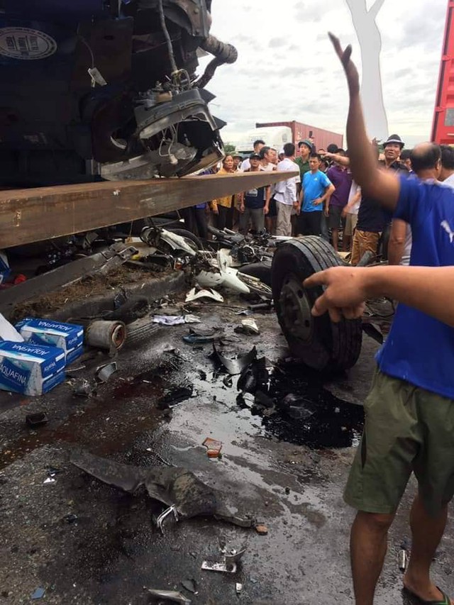 Kinh hoàng tô tải lao vào khu vực vừa xảy ra tai nạn, ít nhất 4 người tử vong - Ảnh 3.