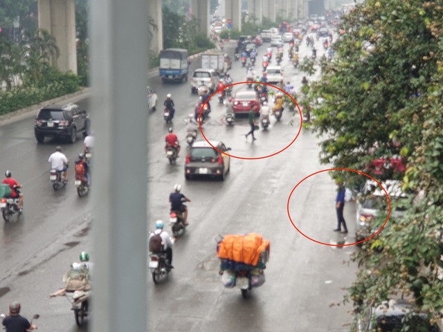 Sau hàng loạt vụ tai nạn do liều mình qua đường: Người dân Thủ đô thờ ơ cầu bộ hành? - Ảnh 4.