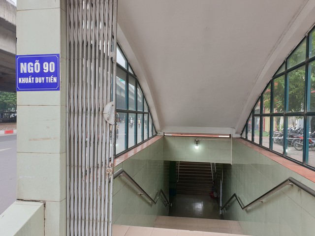 Sau hàng loạt vụ tai nạn do liều mình qua đường: Người dân Thủ đô thờ ơ cầu bộ hành? - Ảnh 19.