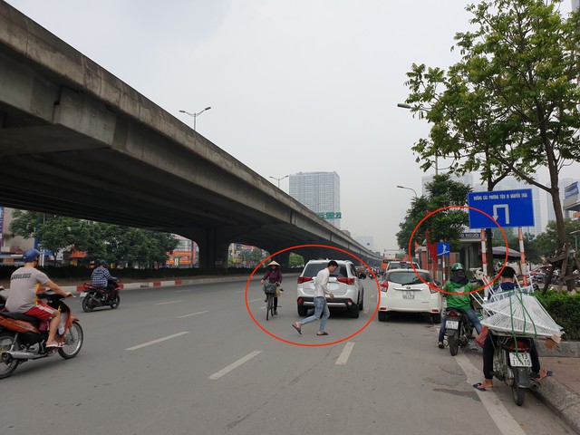Sau hàng loạt vụ tai nạn do liều mình qua đường: Người dân Thủ đô thờ ơ cầu bộ hành? - Ảnh 23.