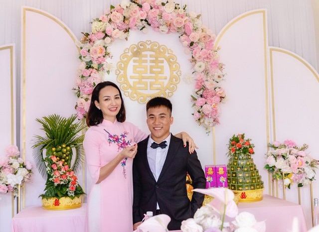 Ngọc Diễm đưa con về quê dự đính hôn của em gái - Ảnh 4.