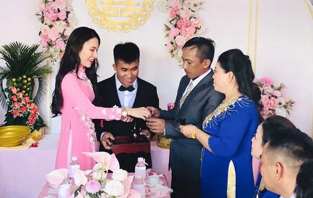 Ngọc Diễm đưa con về quê dự đính hôn của em gái - Ảnh 6.