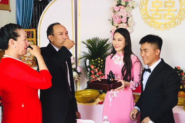 Ngọc Diễm đưa con về quê dự đính hôn của em gái - Ảnh 7.