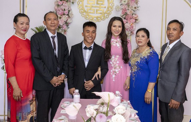 Ngọc Diễm đưa con về quê dự đính hôn của em gái - Ảnh 8.