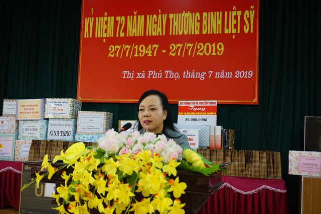 Bộ trưởng Bộ Y tế thăm và tặng quà các thương, bệnh binh nhân kỷ niệm ngày 27/7 - Ảnh 1.