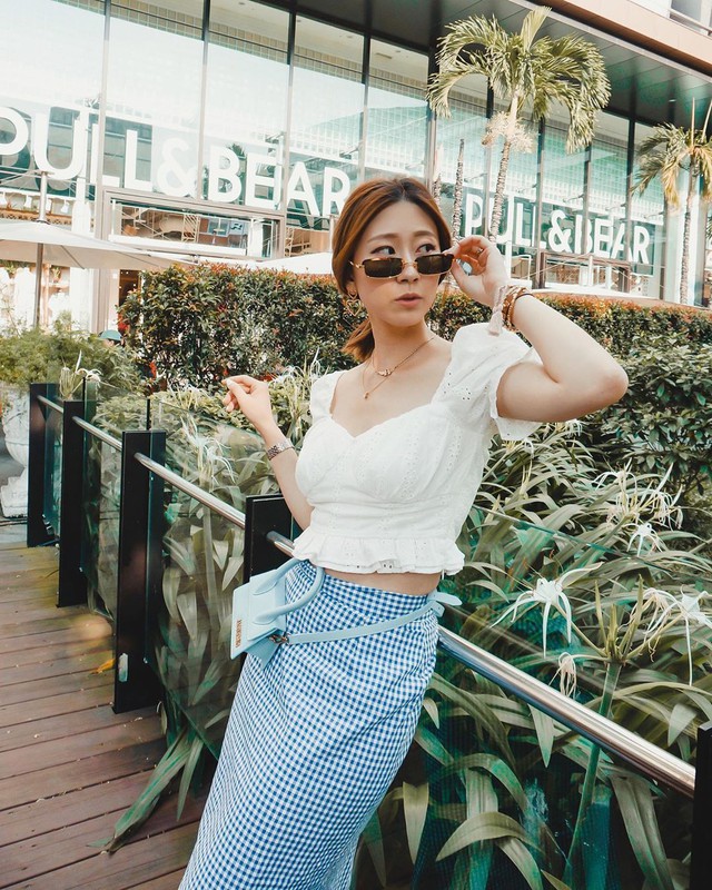 Để không lộ vòng bụng màu mỡ như Kỳ Duyên, chị em nên diện áo crop top theo cách sau đây - Ảnh 5.