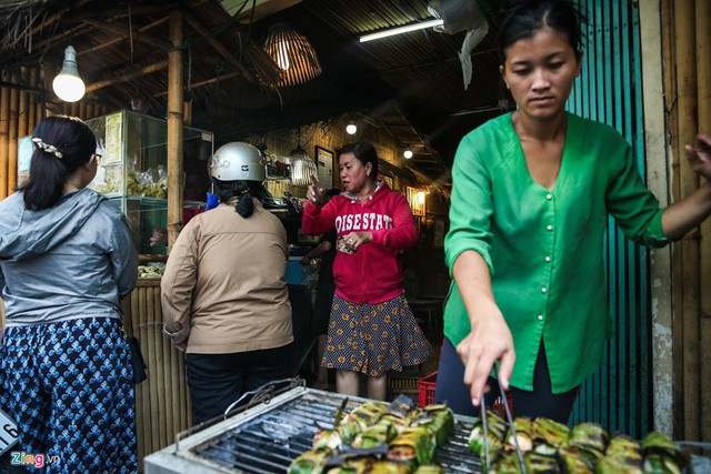 Tiệm chuối nướng 15 m2 doanh thu chục triệu mỗi ngày ở Sài Gòn - Ảnh 1.