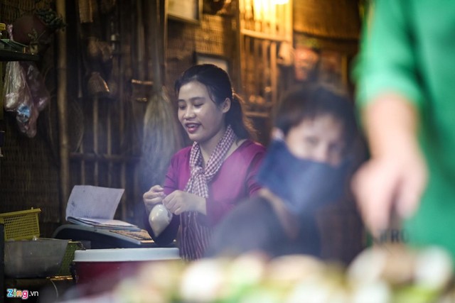 Tiệm chuối nướng 15 m2 doanh thu chục triệu mỗi ngày ở Sài Gòn - Ảnh 2.