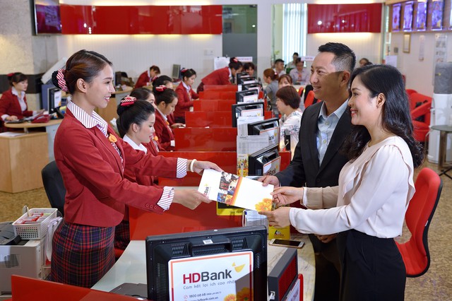 HDBank báo lãi 2.211 tỷ đồng, nợ xấu ngân hàng dưới 1% - Ảnh 1.