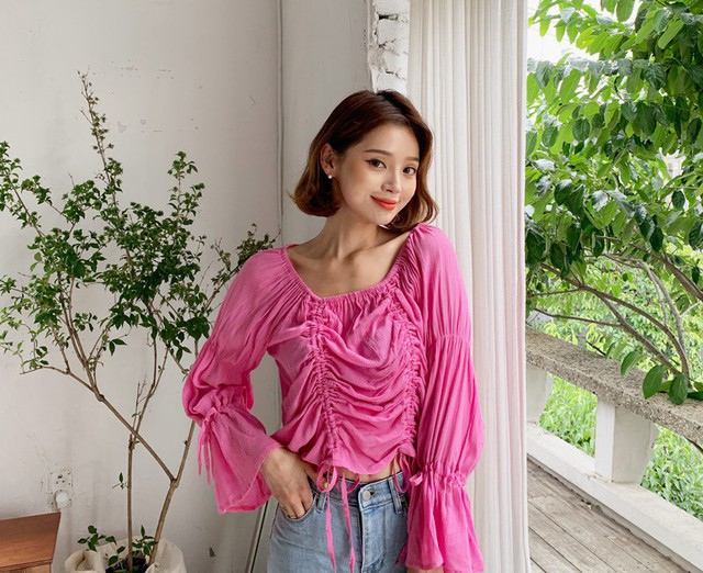 4 mẫu áo blouse chống chỉ định chị em diện đi làm bởi kiểu hở hang quá, kiểu thì “bô nhếch” kém sang - Ảnh 2.