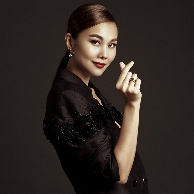 Những quý cô vàng mười của showbiz Việt: Đẹp người, đẹp nết ai cũng ưng - Ảnh 8.