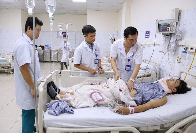 Thông tin mới nhất vụ xe ô tô khách đâm 5 người thương vong ở Quảng Ninh - Ảnh 3.