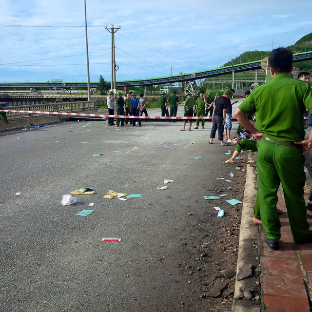 Tin mới nhất về bão Mun: Đã có người tử vong, một người may mắn sống trong tình huống vô cùng hi hữu - Ảnh 1.