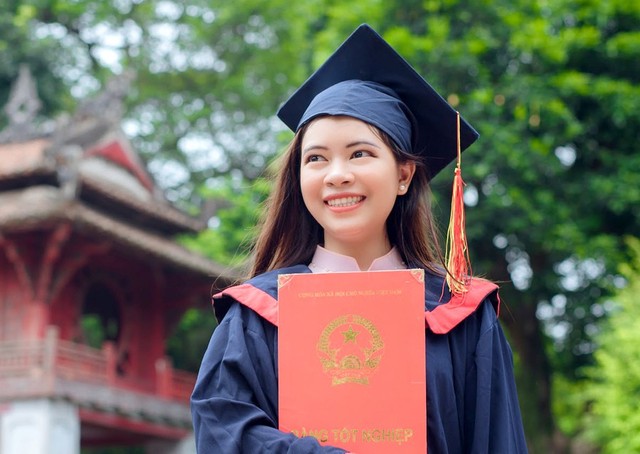 Nữ sinh người Thái Lan tốt nghiệp thủ khoa Trường ĐH KHXH&NV với 3.92/4 điểm