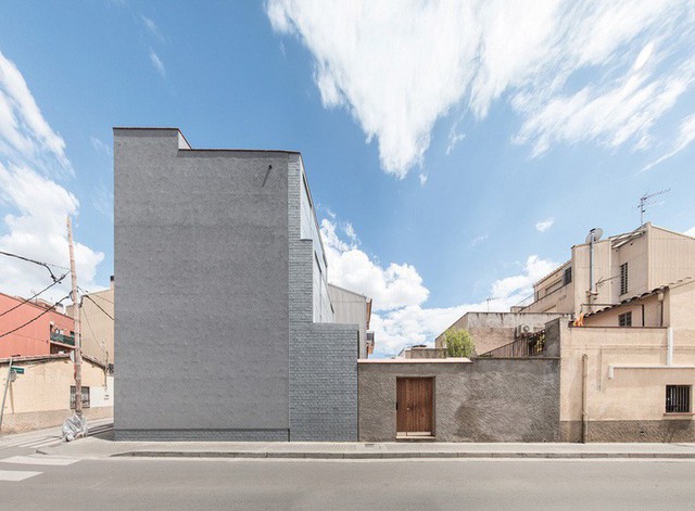 
H Arquitectes đã xây dựng 1105 House tại Cerdanyola del Vallès, Barcelona vào năm 2015.
