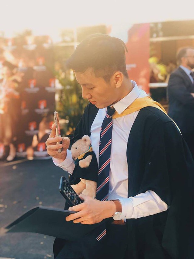 Thầy giáo Việt hot nhất MXH những ngày qua: Đẹp trai cao ráo như người mẫu, là thạc sĩ Ngôn ngữ tại Úc - Ảnh 11. Thầy giáo Việt hot nhất MXH những ngày qua: Đẹp trai cao ráo như người mẫu, là thạc sĩ Ngôn ngữ tại Úc - Ảnh 11.