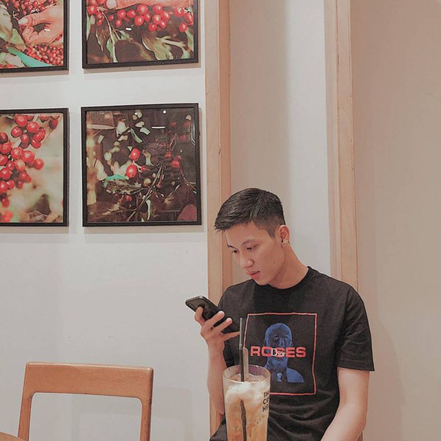 Thầy giáo Việt hot nhất MXH những ngày qua: Đẹp trai cao ráo như người mẫu, là thạc sĩ Ngôn ngữ tại Úc - Ảnh 4. Thầy giáo Việt hot nhất MXH những ngày qua: Đẹp trai cao ráo như người mẫu, là thạc sĩ Ngôn ngữ tại Úc - Ảnh 4.