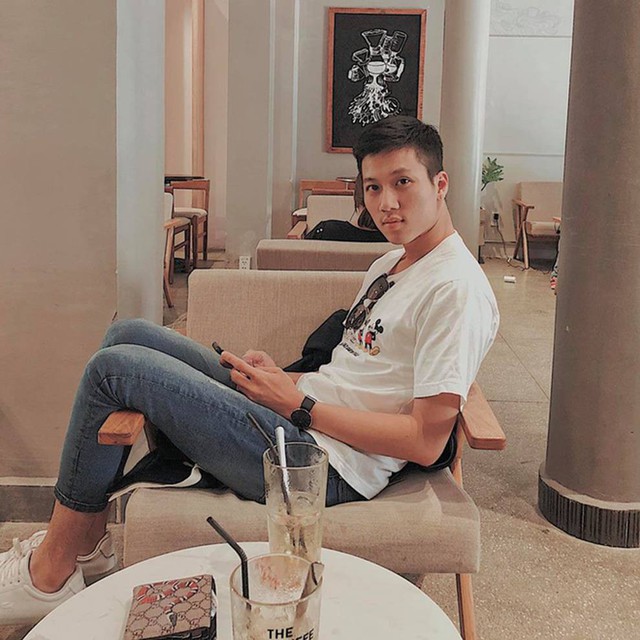 Thầy giáo Việt hot nhất MXH những ngày qua: Đẹp trai cao ráo như người mẫu, là thạc sĩ Ngôn ngữ tại Úc - Ảnh 5. Thầy giáo Việt hot nhất MXH những ngày qua: Đẹp trai cao ráo như người mẫu, là thạc sĩ Ngôn ngữ tại Úc - Ảnh 5.