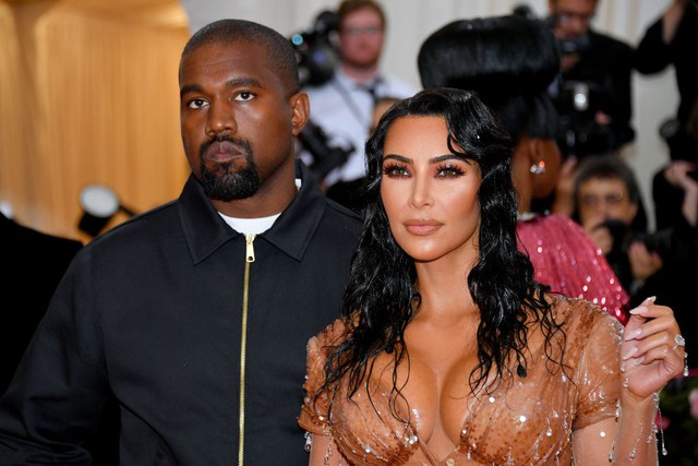 Kim và Kanye là một trong những cặp nghệ sĩ giàu nhất nước Mỹ. Năm ngoái, Kim vào danh sách 100 ngôi sao giải trí kiếm tiền nhiều nhất xứ cờ hoa, theo thống kê của tạp chí Forbes.