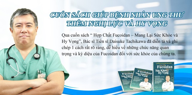 
			Tiến sĩ, bác sĩ Daisuke Tachikawa ghi chép cẩn thận nội dung cuốn “ Hợp chất Fucoidan mang lại sức khỏe và hy vọng”
			