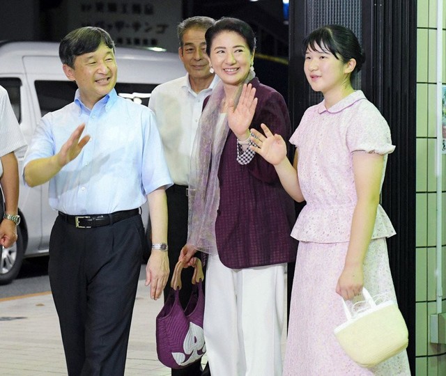 Gia đình Hoàng hậu Nhật Bản Masako hiếm hoi xuất hiện trước công chúng, con gái duy nhất của bà gây bất ngờ bởi vẻ ngoại hình - Ảnh 4.